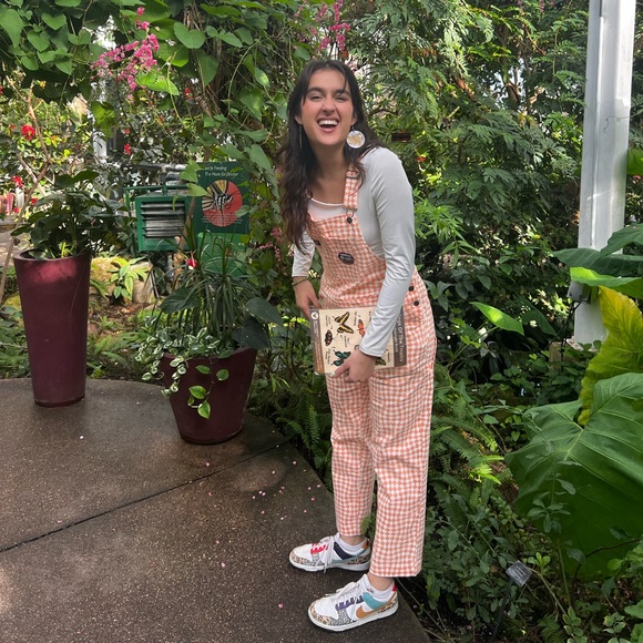 Meet your Posher, Roya - Picture 2 of 5